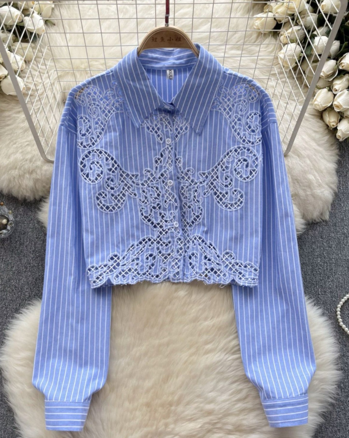Flantis Striped Lacework Crop Shirt