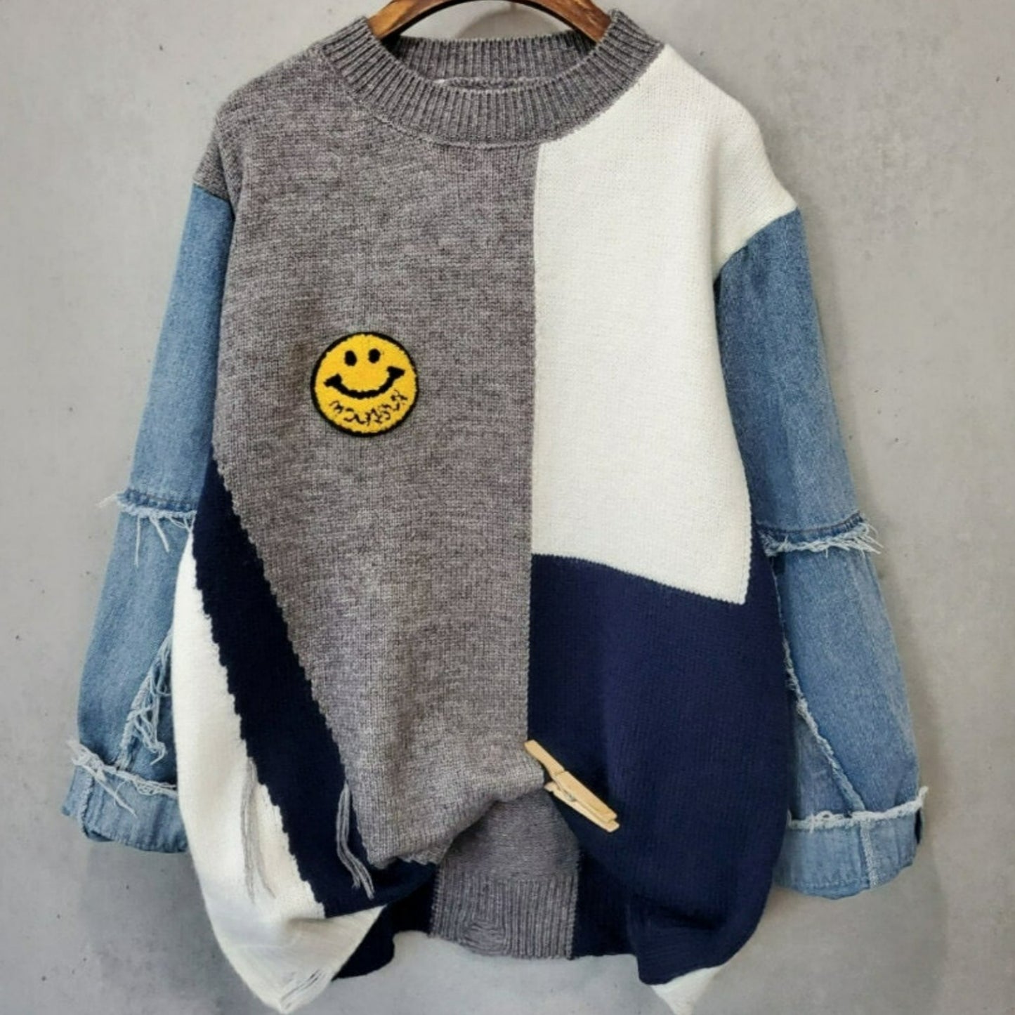 Javiour Smiley Oversized Pullover